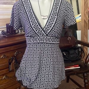 Vintage Geometric Black and White Top Size L
